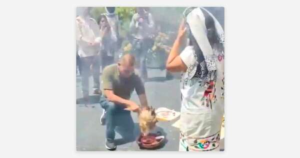 Diario HOY | VIDEO| “Inaceptable”: Polémica en México por el sacrificio de una gallina en el Senado