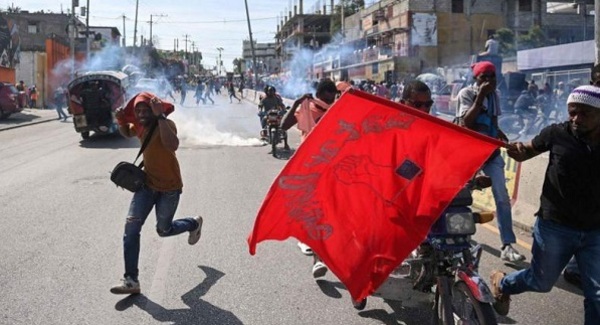 Consejo de transición asume el poder en un Haití sumido en la violencia