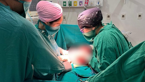Extraen exitosamente tumor de 23 kilos en Concepción