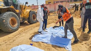 "Creemos que los enterraron vivos": afloran escalofriantes detalles sobre fosas comunes en Gaza