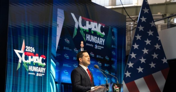El cartismo más radical contradice en Hungría la línea peñista que intenta acercarse a la UE
