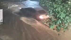 Video: Así circulaba el vehículo antes de ser arrastrado por el raudal en Luque