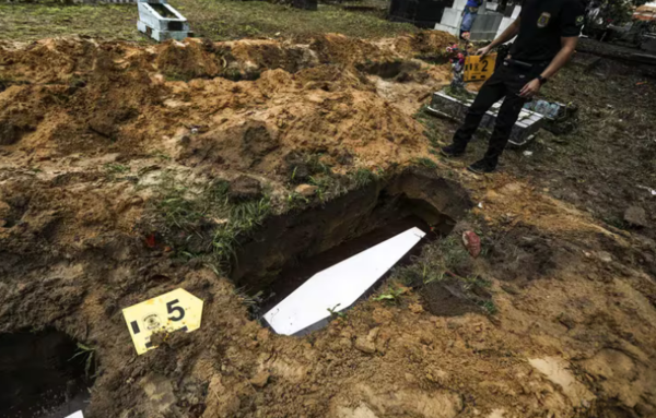 Sepultan en Brasil los cadáveres de nueve africanos encontrados en una barca a la deriva
