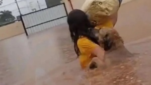 Inundación fundió todo: “Solo pido un colchón para mi hija”