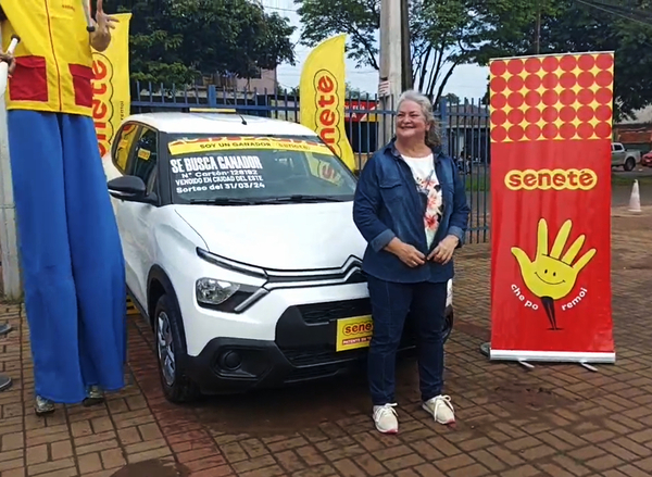 Senete entrega camioneta 0 km a ganadora de CDE - La Clave