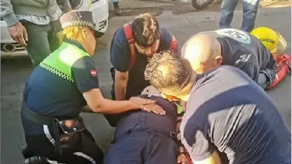 Video: Una agente de la PMT sufre fractura tras ser atropellada sobre Mariscal López