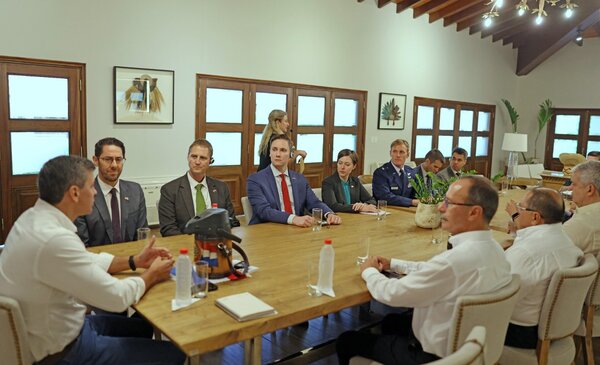 Funcionarios del Senado de EE UU visitan Paraguay para hablar de seguridad - Revista PLUS