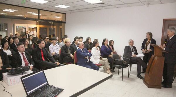 Estudiantes de Derecho visitaron Museo de la Justicia