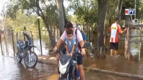 Crecida de río Tebicuary afectó a varias familias - Noticias Paraguay