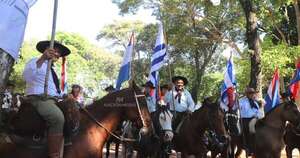 Diario HOY | Escuela Artigas celebra sus 100 años de vida con visita de jinetes uruguayos