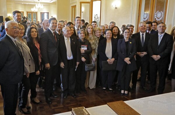 Ejecutivo reglamenta ley del libro para impulsar el Plan Nacional de Lectura - .::Agencia IP::.