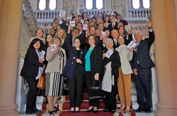 Aprueban reglamentación de la Ley del Fomento a la Lectura y del Libro - Literatura - ABC Color