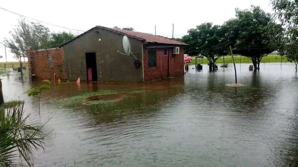 Lluvias afectaron a numerosas familias en Ayolas - Nacionales - ABC Color