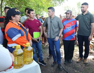 Santiago Peña visita a familias afectadas por inundaciones en Misiones - ADN Digital