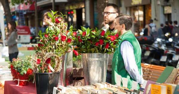 La Nación / Fiesta catalana: Hoy es la celebración de Sant Jordi y La Moreneta