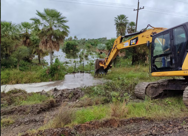 Intensifican trabajos en Ñeembucú para despejar caminos - ADN Digital