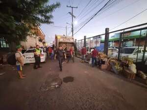 Tras riña, desalojan a vendedores ambulantes en el Abasto - Nacionales - ABC Color