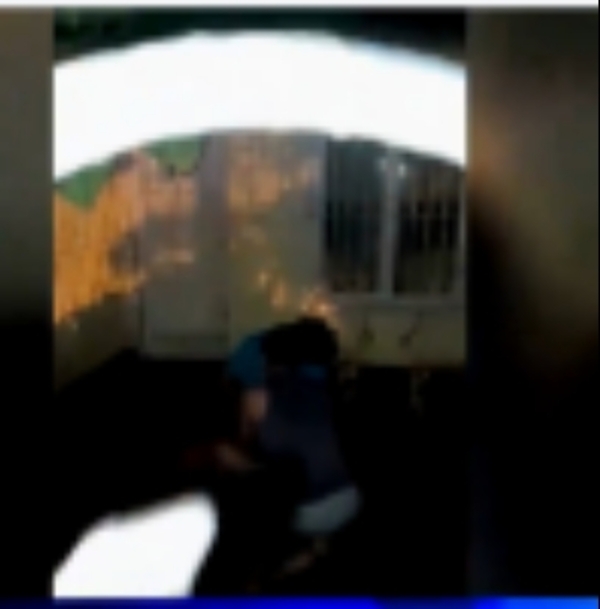 Vecinos agarraron a ladrón y lo molieron
