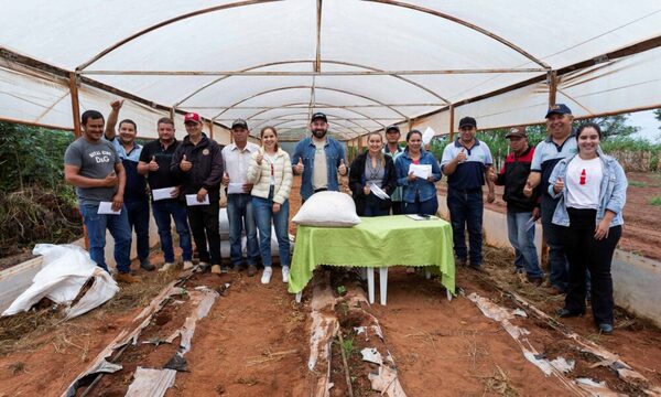 Más de 400 pequeños agricultores mejoran su productividad  gracias a proyecto de conservación de agua