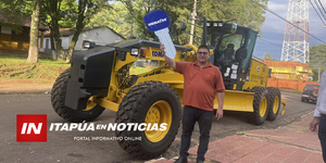 MUNICIPALIDAD DE SAN PEDRO DEL PNÁ. RECIBIÓ NUEVA MOTONIVELADORA - Itapúa Noticias