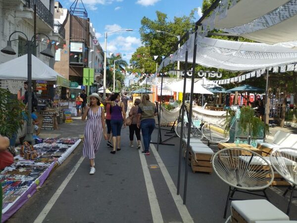 Feria Palmear: familias disfrutan de revitalización del Centro Histórico de Asunción - El Trueno