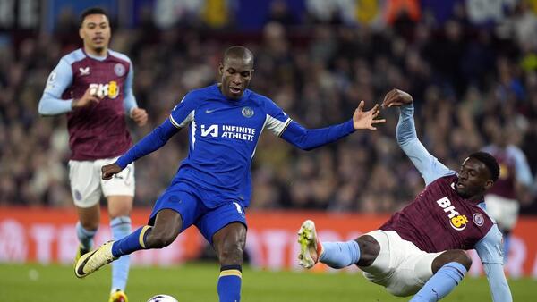 El Villa y el Chelsea, a medio camino