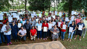 Más de un centenar de familias campesinas de Caazapá recibieron títulos - .::Agencia IP::.