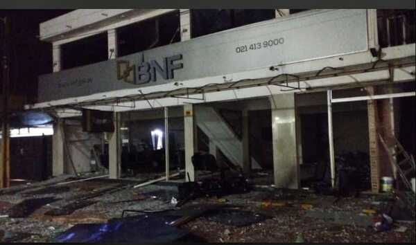 Asalto a BNF en Natalio: Gavilla contaba con 15 integrantes y perpetró atraco en pocos minutos