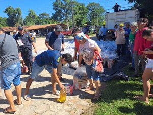 Más de 2.000 familias damnificadas por inundaciones reciben asistencia en Ñeembucú
