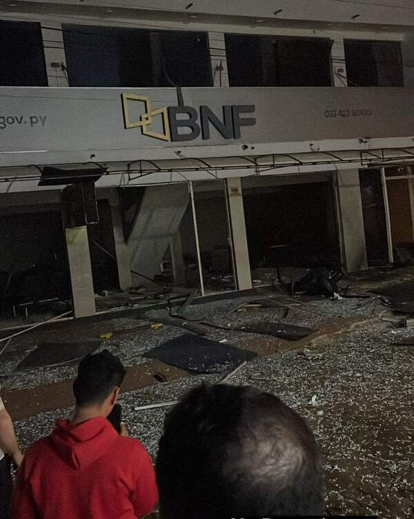Gavilla de delincuentes perpetró violento asalto a BNF en Natalio - trece