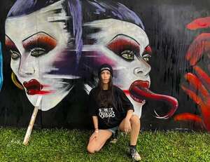 Te presentamos a Maccarena Marc, la joven muralista que lleva el arte paraguayo al exterior - Gente - ABC Color
