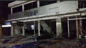 Monto robado en asalto tipo comando en Natalio asciende a G. 300 millones y USD 100 mil dólares - Radio Imperio 106.7 FM