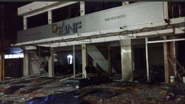 Monto robado en asalto tipo comando en Natalio asciende a G. 300 millones y USD 100 mil dólares - Radio Imperio 106.7 FM
