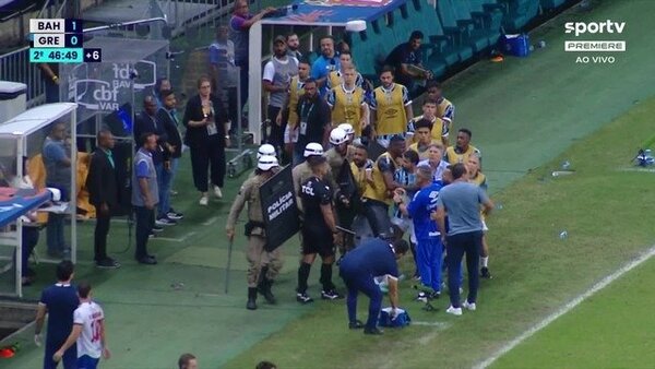 ¡Insólita reacción del DT de Gremio, tras la expulsión de uno de sus jugadores!