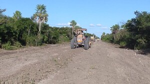 Por fin reparan camino en Bahía Negra
