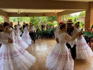 Luque: adultos mayores se unen para celebrar su día y exigir mejores condiciones y calidad de vida - Nacionales - ABC Color