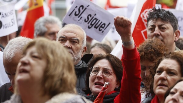 Incertidumbre envuelve a España tras amenaza de dimisión de Sánchez