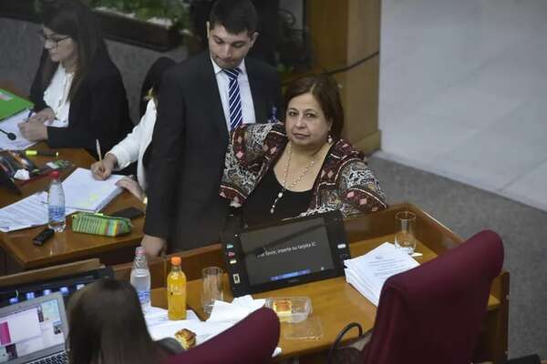 Esperanza tilda de “caraduras” a cartistas que estarían tras expulsión - Política - ABC Color