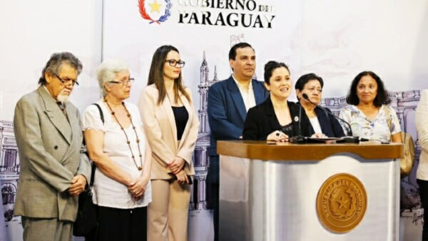 Escritores destacan reglamentación de Ley de Fomento de la Lectura