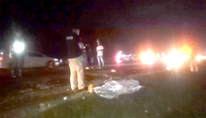 Dos jóvenes mueren en violento choque entre motocicletas en el km 12 de CDE - La Clave