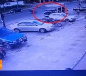 Hombre murió atropellado mientras esperaba el bus - Paraguay.com