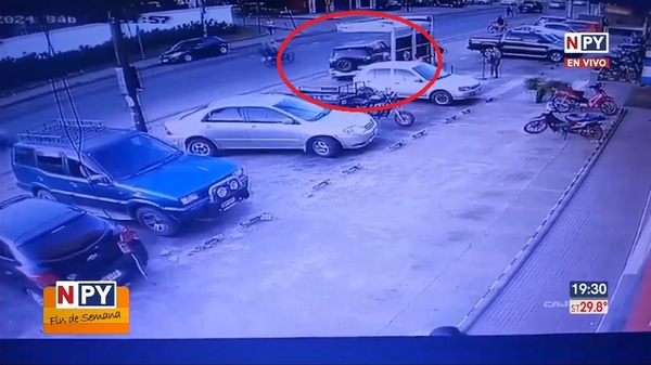 Hombre murió atropellado mientras esperaba el bus - Noticias Paraguay
