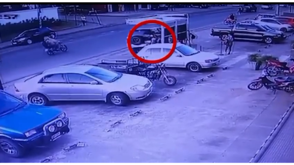 CONDUCTOR MATÓ A UN HOMBRE QUE ESPERABA COLECTIVO