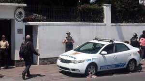 Abogados presentan denuncia contra Noboa por irrupción en la Embajada de México en Quito