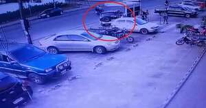 La Nación / Limpio: hombre que esperaba bus fue arrollado dos veces por una camioneta