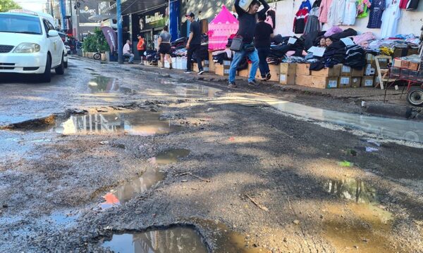 Negligencia de la comuna de C. del Este hace que el olor nauseabundo reciba a turistas
