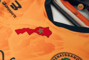 Versus / Fiebre en Marruecos por la camiseta de fútbol de la discordia con Argelia