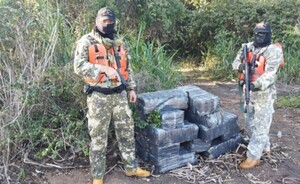 Incautan carga de marihuana prensada a orillas del lago Itaipu