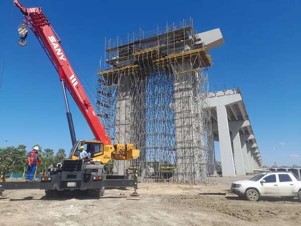 Mano de obra paraguaya da 45% de avance al puente de la bioceánica - Noticias del Chaco - ABC Color