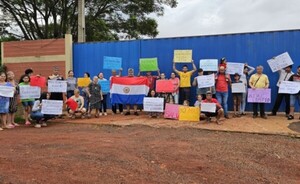 Protestan contra olor nauseabundo de Textil Santa Ana